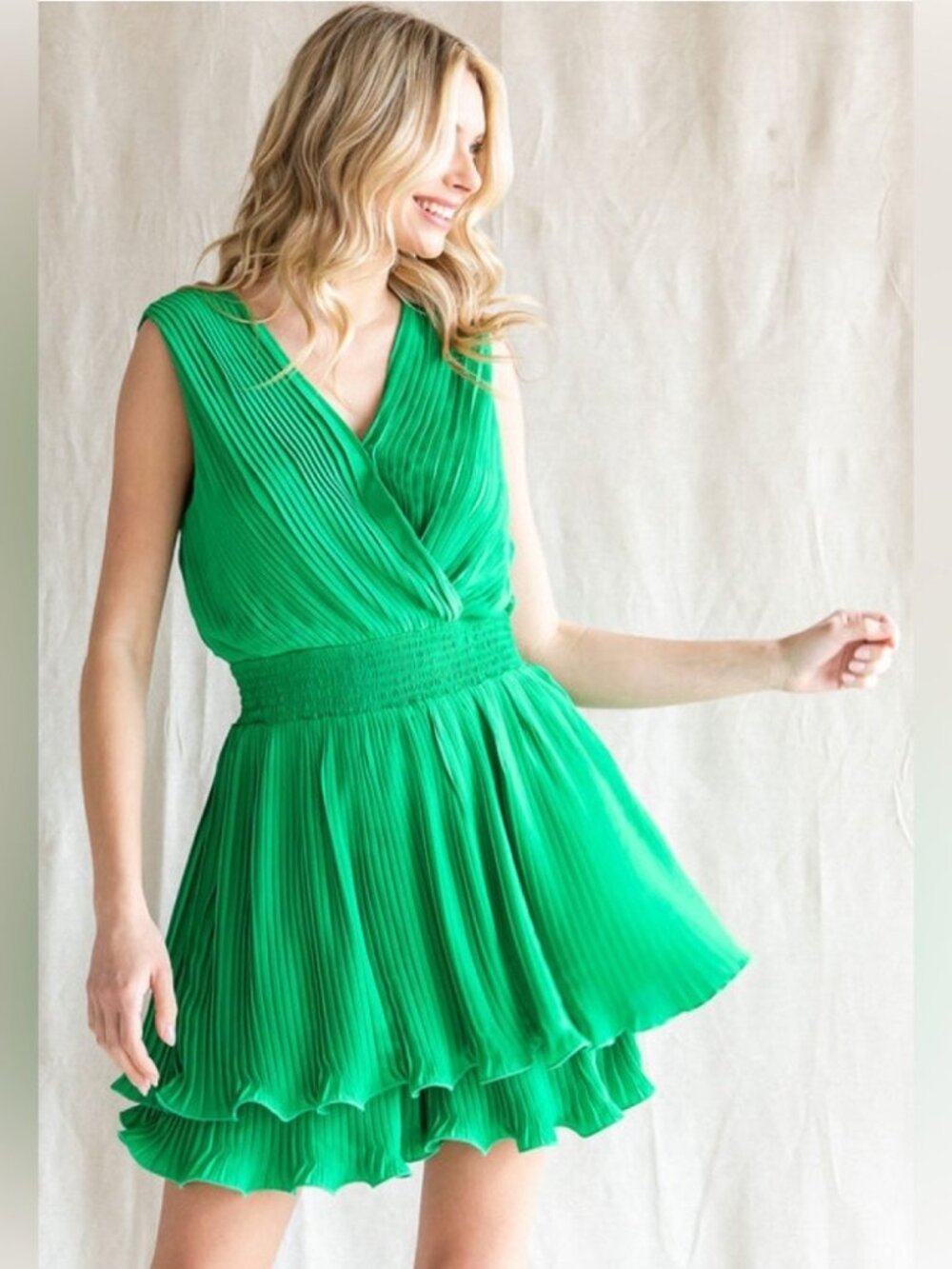 Jodifl Green Pleated V-Neck Sleeveless romper size small